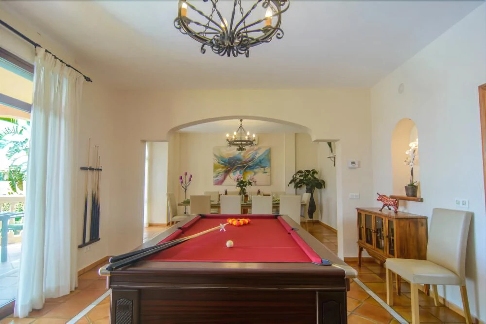 Twelve guest 6bedrooms Villa Montecarlo