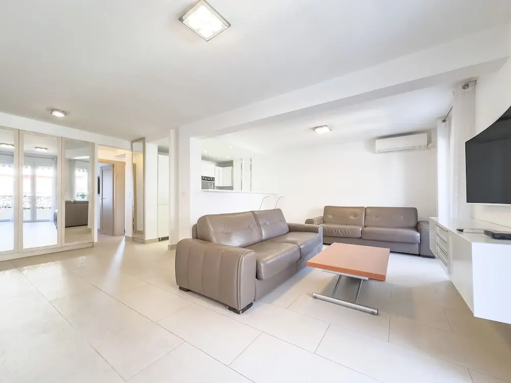 207 Le Maubourg in Cannes