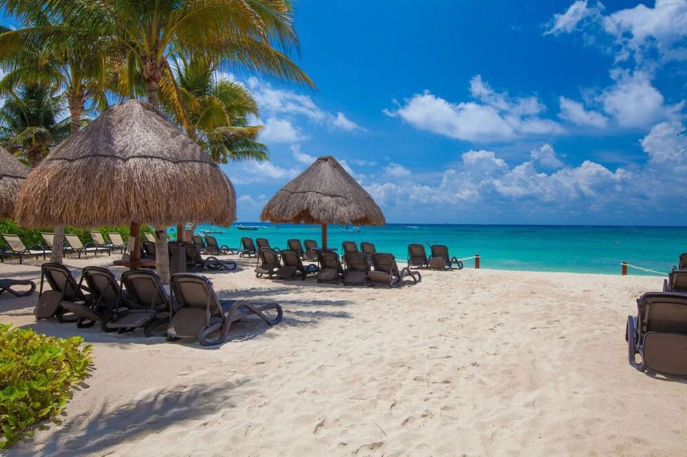 Beachfront Condo-hotel by Tripintravel