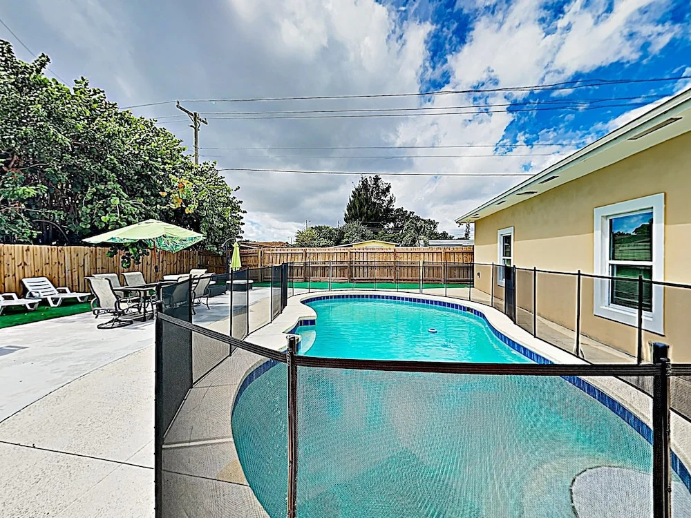 New Listing! Sumptuous Near Beach W/ Pool 3 Bedroom Home
