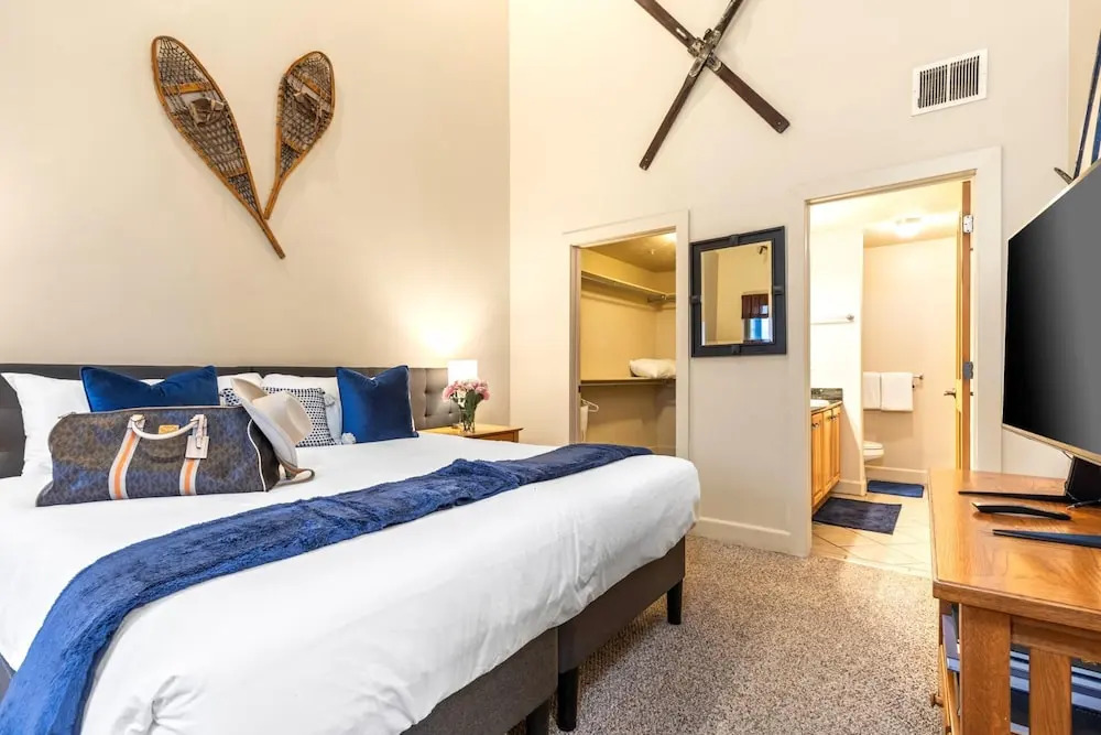 KBM Resorts Crestview Condos Spacious Condo Near Olympic Park With gas Fireplace, Year-round Pool, hot Tub, City Wide Shuttle Access. Cvc-308b