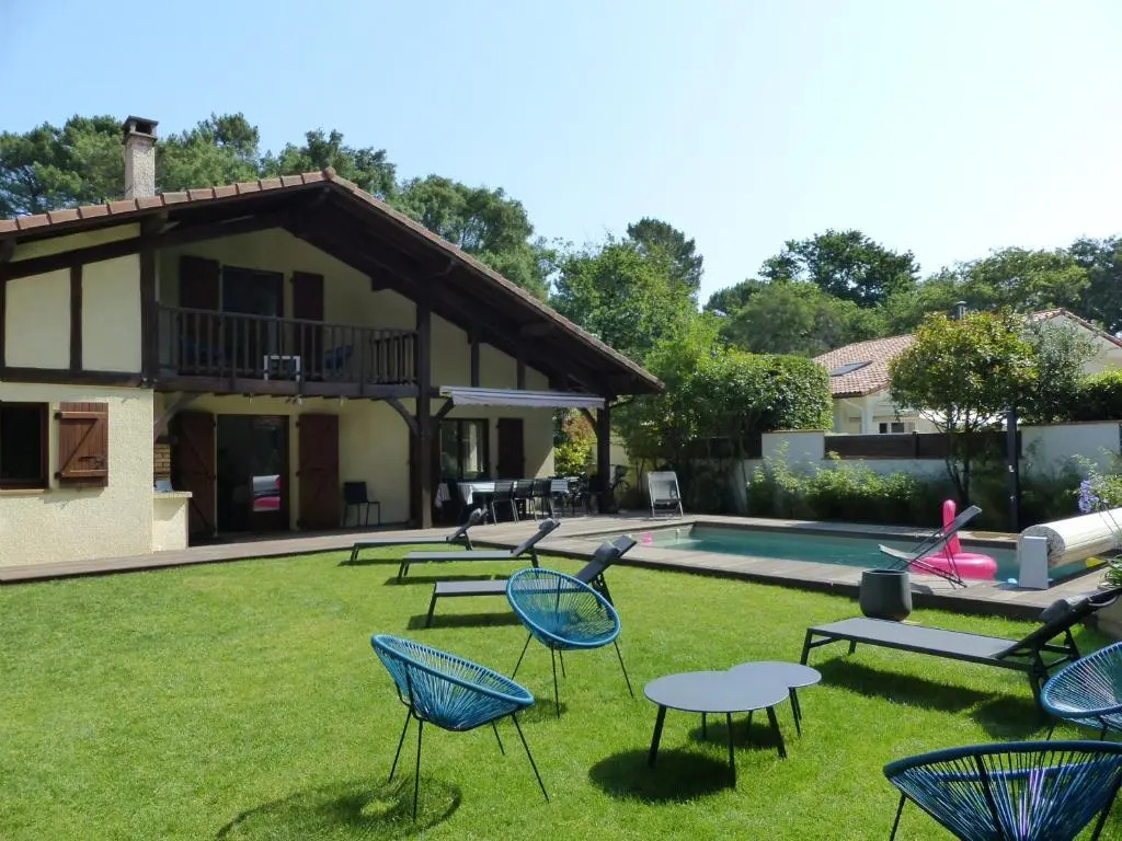 CAPBRETON Villa MALBEC Villa rénovée sur jardin pour 10 personnes Wifi gratuit