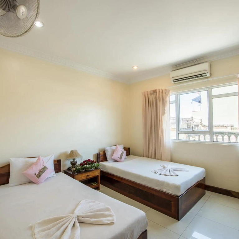 Seng Hout Hotel