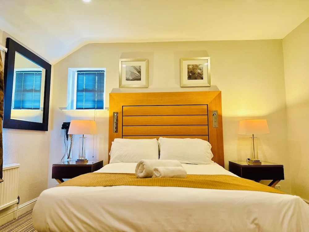 Crown Hotel - Stone, Near Stoke-On-Trent by OYO
