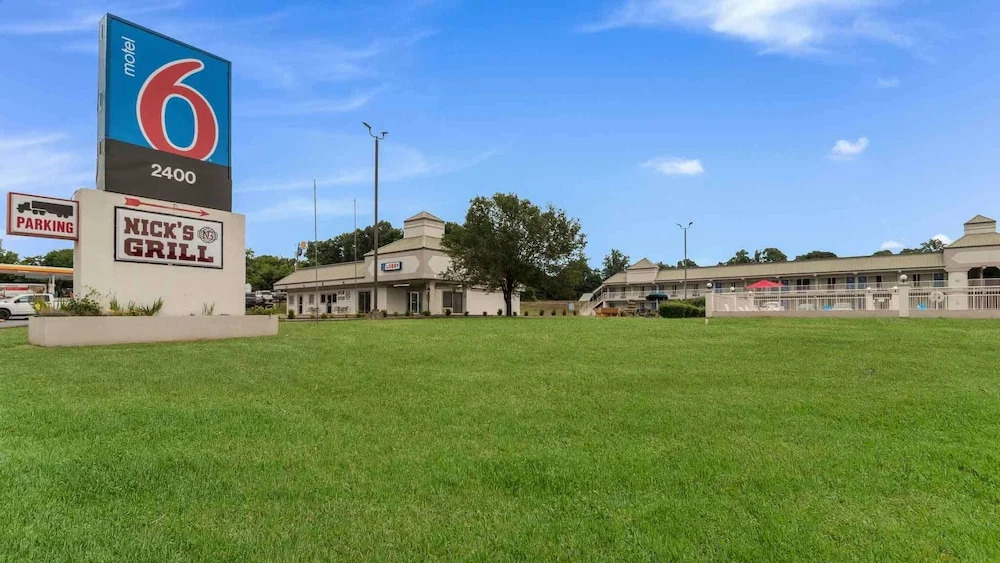 Motel 6-Pulaski, TN