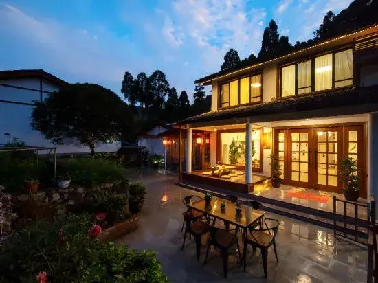 Yandang Mountain South Moon House