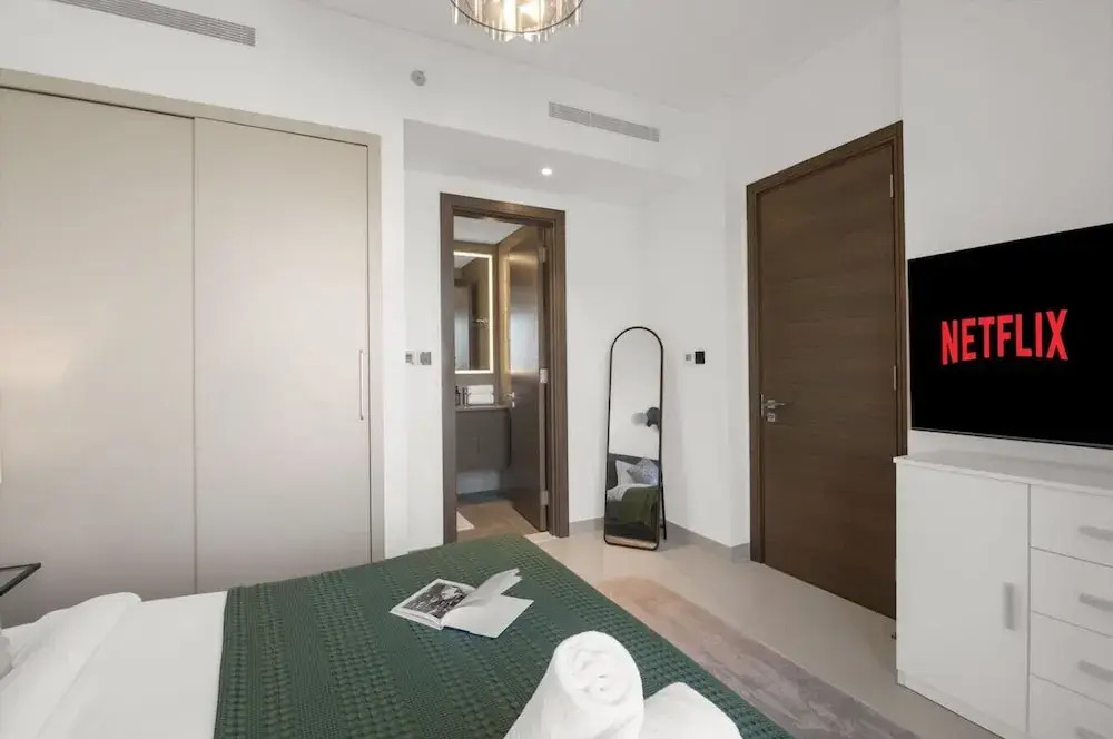 Modern 2BR Retreat Creek Vistas Scenic Views