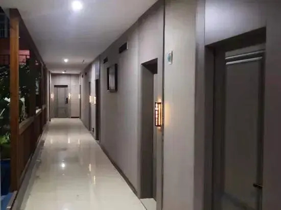 Hongrui Hotel