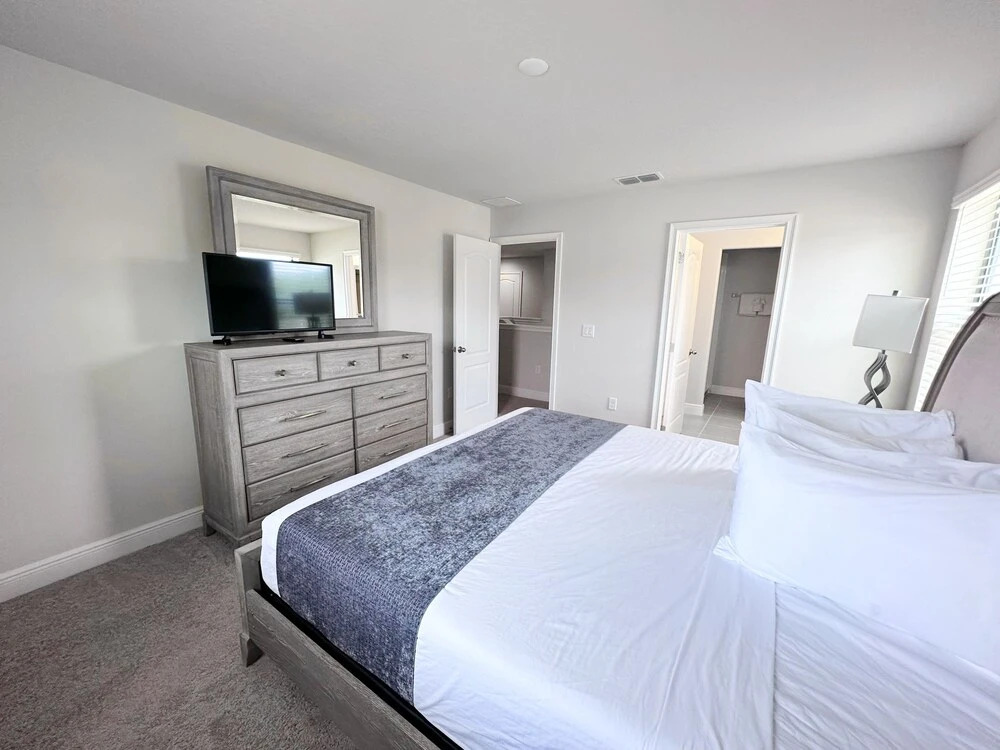 Balmoral Resort-200kb 6 Bedroom Home by RedAwning