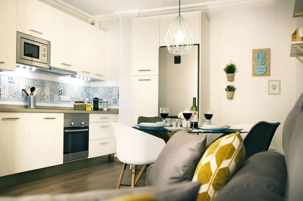 Bright & Quiet Apartment Malaga Center