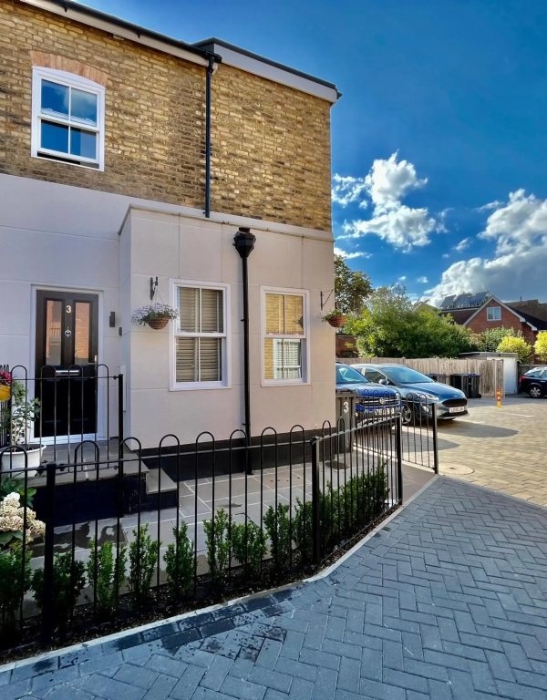 PRIVATE GATED BRAND NEW, FULLY RENOVATED HOUSE 3 BEDS SLEEPS FIVE Free PARKING