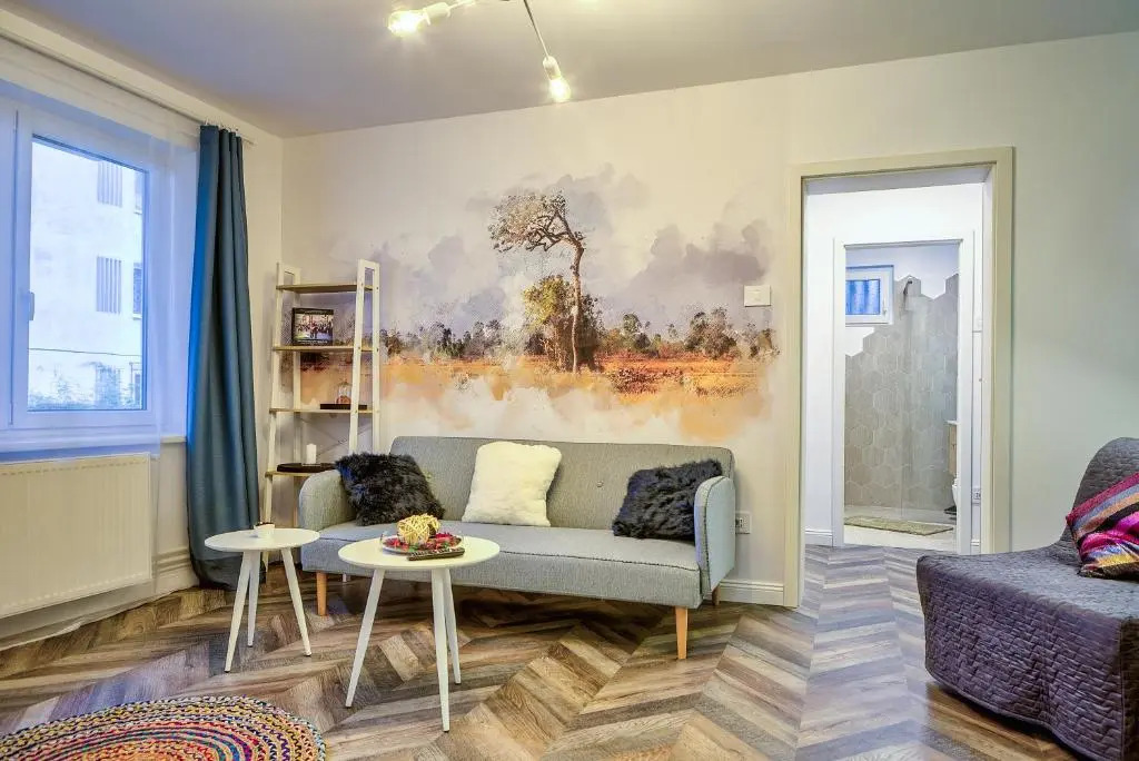 5 min to everything-Stylish-Modern-Old City Center