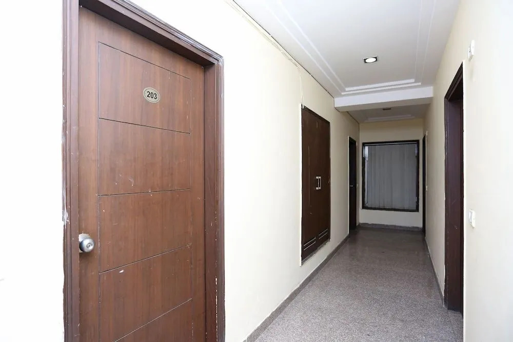Oyo 15096 Hotel Daya Continental