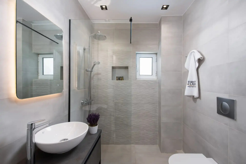Glyfada Luxury Suite