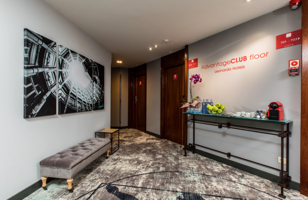 Отель Leonardo Hotel Barcelona Gran Via