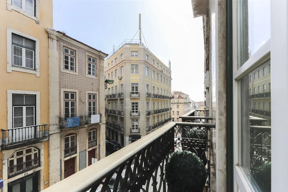 The Canary - Spacious Apartment at Downtown with Views