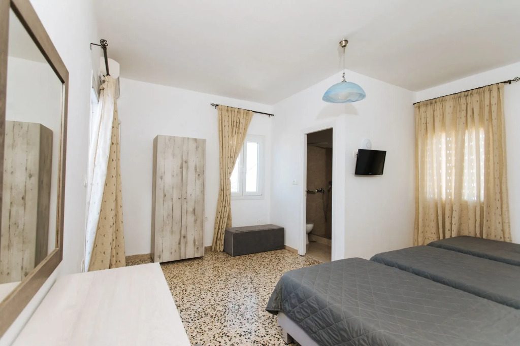 Nikos Hotel