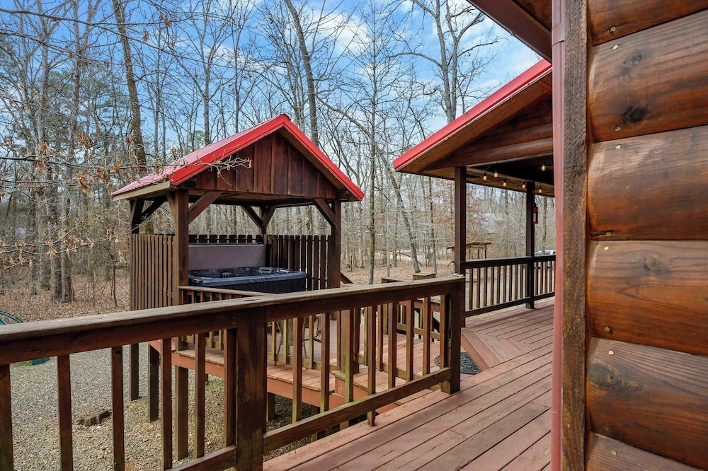 Kodiak Bear-hot Tub-playground-location