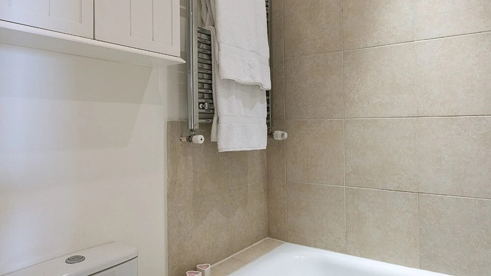 Cosy 2BR Fulham Apartment With Terrace!