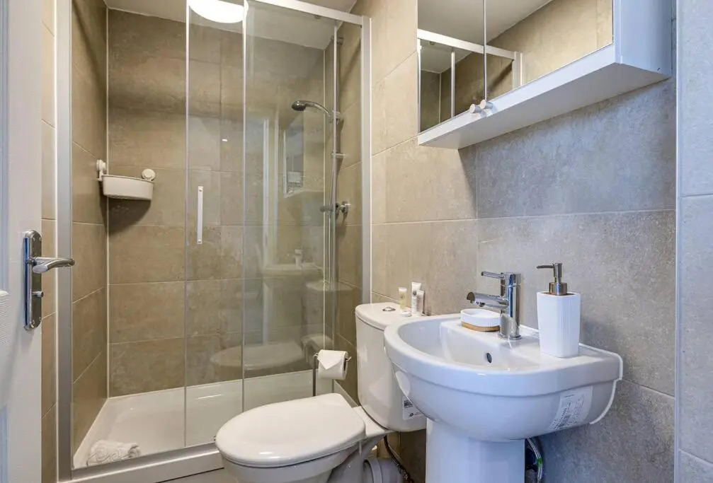 Entire 1 Bed Apt in the Centre of Stockport