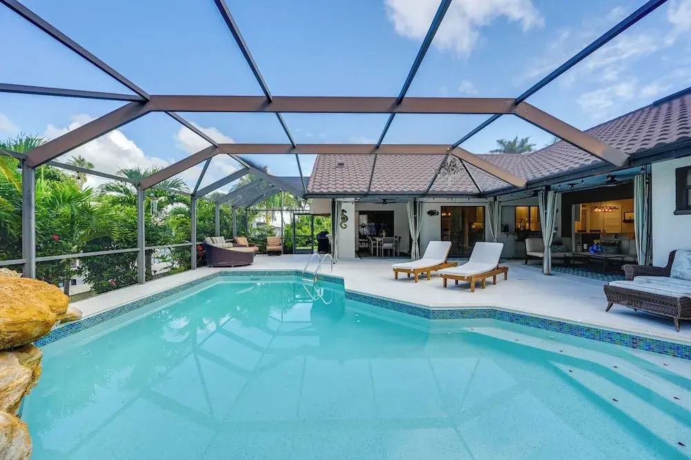 Saltwater Pool & Dock: Canal-front Cape Coral Home