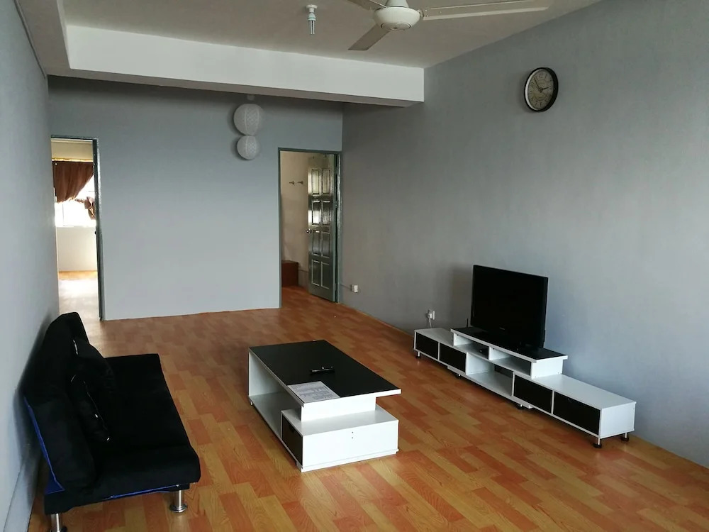 Oceanus Backpackers Hostel