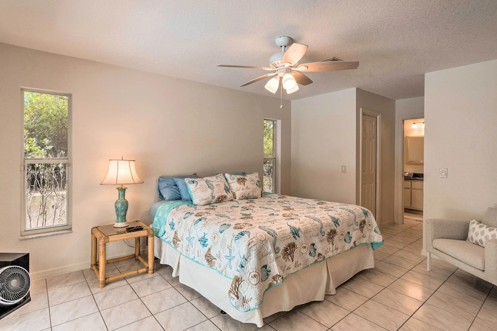 Englewood Escape w/ Pool ~ 6 Mi to Beaches!