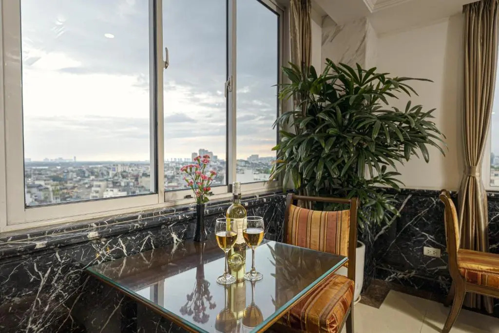 Chalcedony Grand Hotel