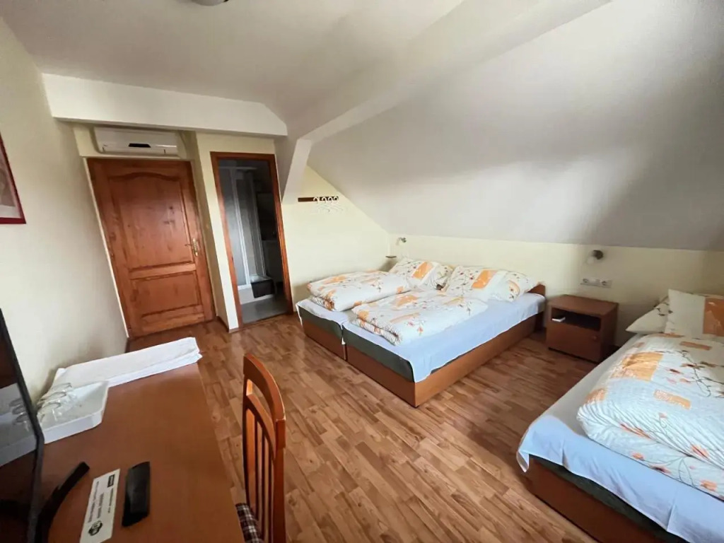 Globus Guesthouse, Vendégház