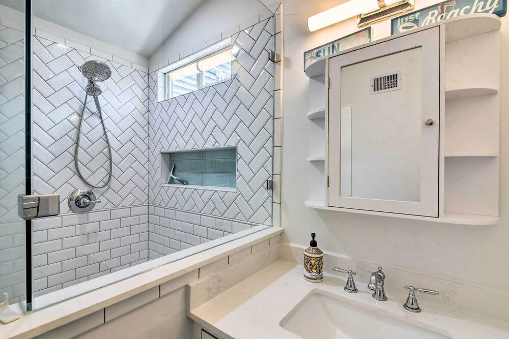 Walk to The Strand: Historic Galveston Home!