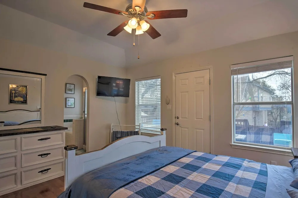 San Antonio Home w/ Pool & Hot Tub Near Seaworld!