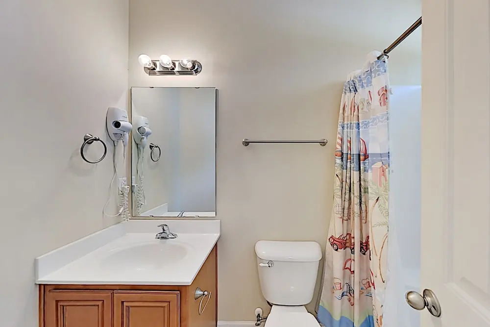 Coastal Getaway W/ Pool - Near Beach & Activities 2 Bedroom Home
