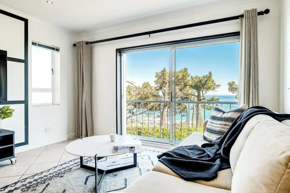 Chic 2bed in Camps Bay w Sea Views Bayview Rise
