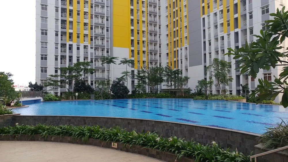 Well Furnished and Comfy 2BR Springlake Summarecon Bekasi Apartment By Travelio
