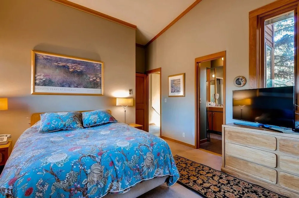 Tennis Townhome 1307