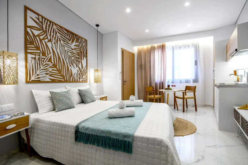 ammos suites