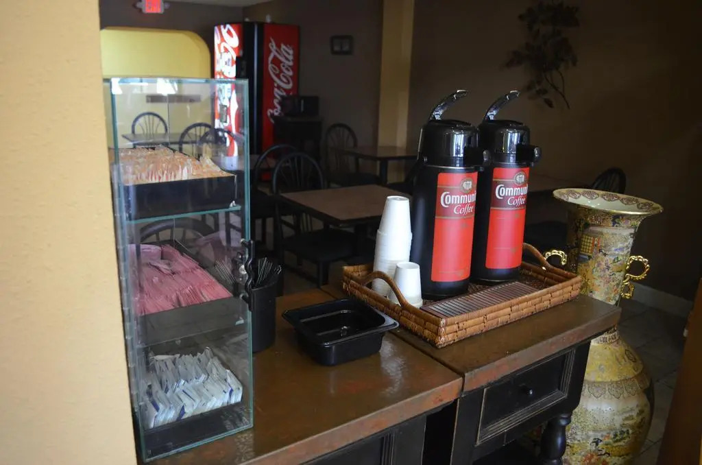 Summit Inn Hotel & Suites