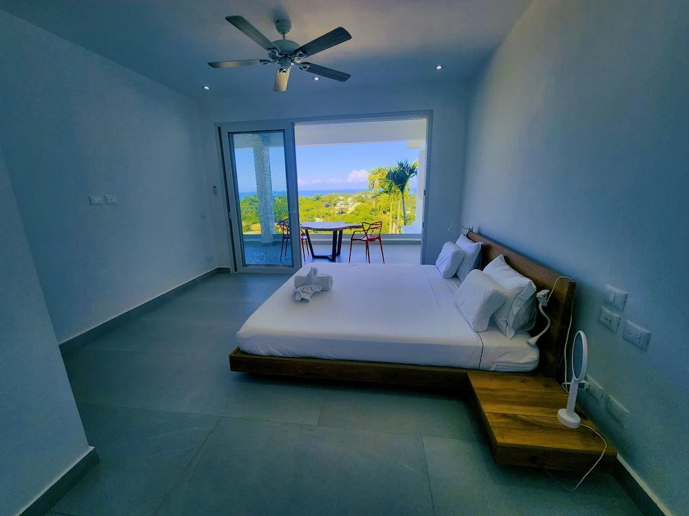Sunset Villa with Infinity Pool