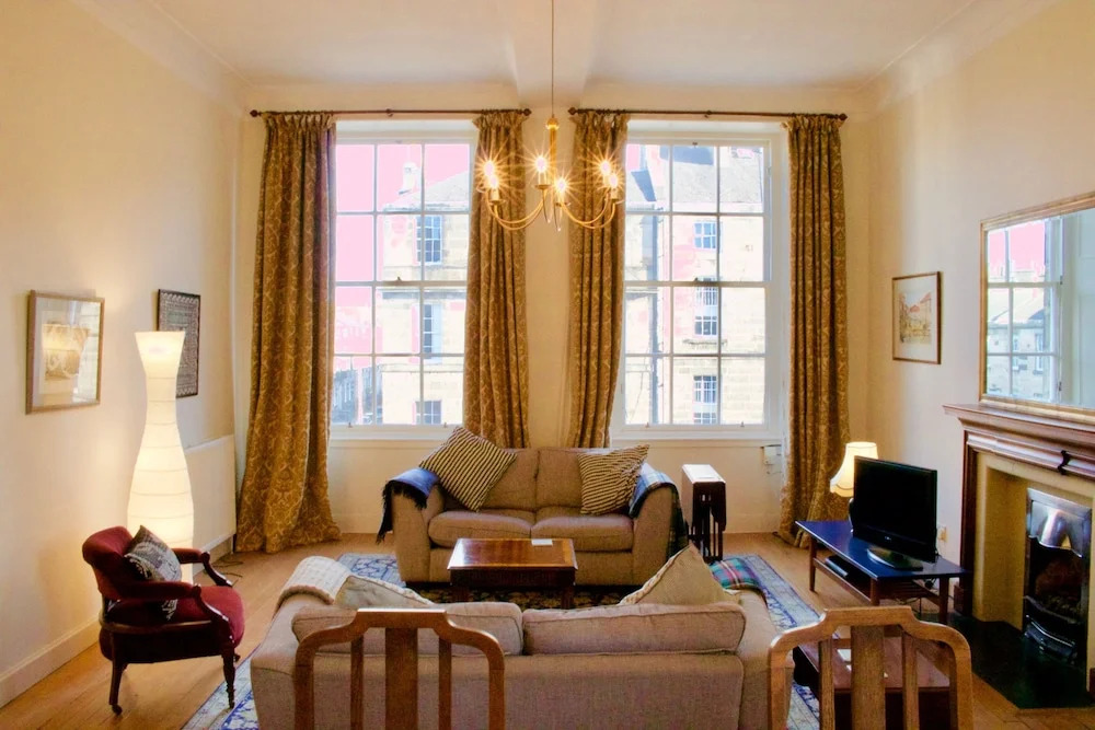 3 Bedroom Apartment in Edinburgh's New Town