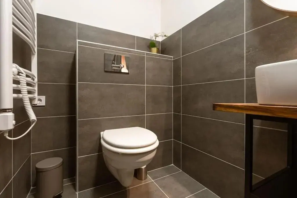 Chain Bridge Home 3BDRM, 2BTHRM,4BED,AC, FAST WIFI