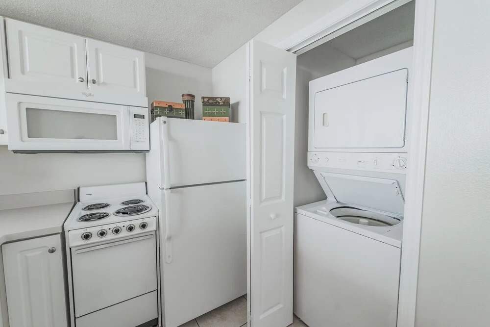 Majestic 1708 West - Tower I