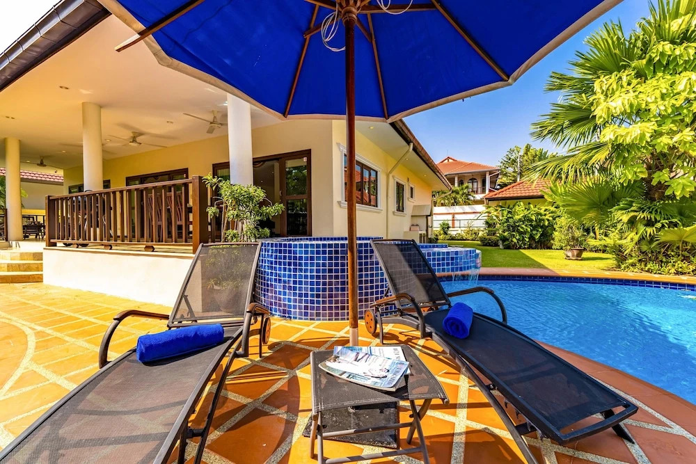 Cozy 3 Bedroom Pool Villa Close to Town - CV3L