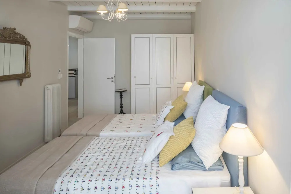 Athenian House in Plaka Villa by Athenian Homes