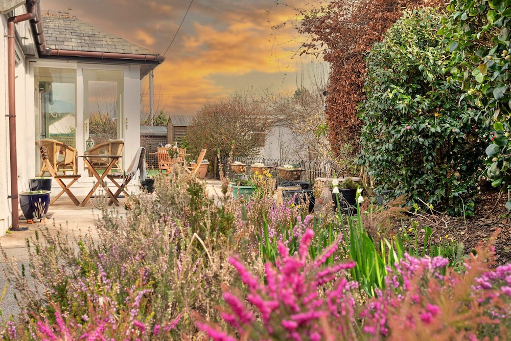Rural Retreat Bungalow With Garden, No Deposit