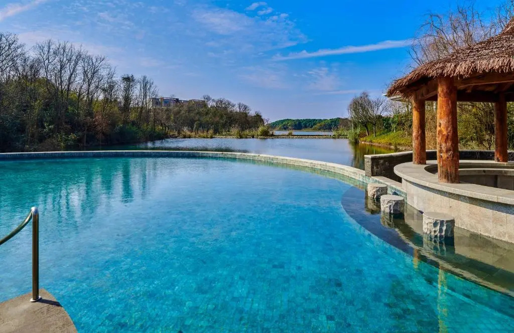 Lushan West Sea Resort, Curio Collection by Hilton