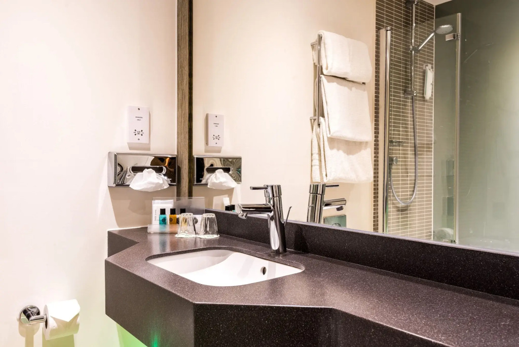 Holiday Inn Swindon by IHG