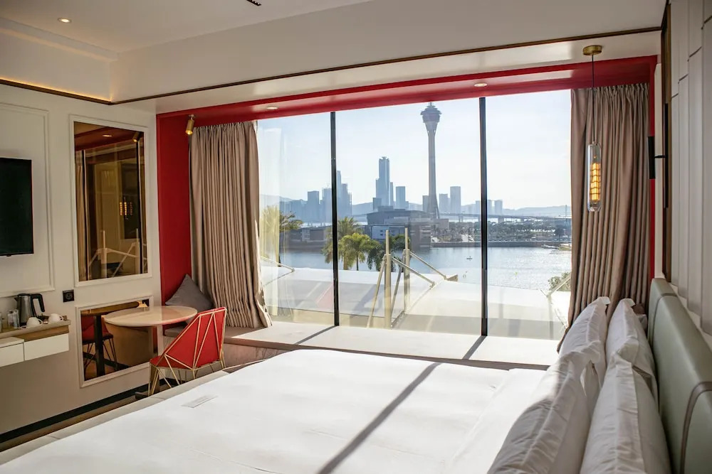 Yoho Resorts World Hotel