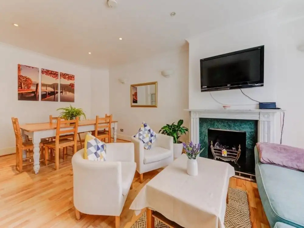 Stanhope Mews Apartment