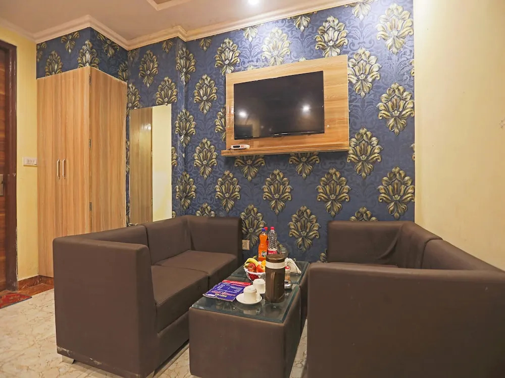 Hotel Deluxe Stay Inn
