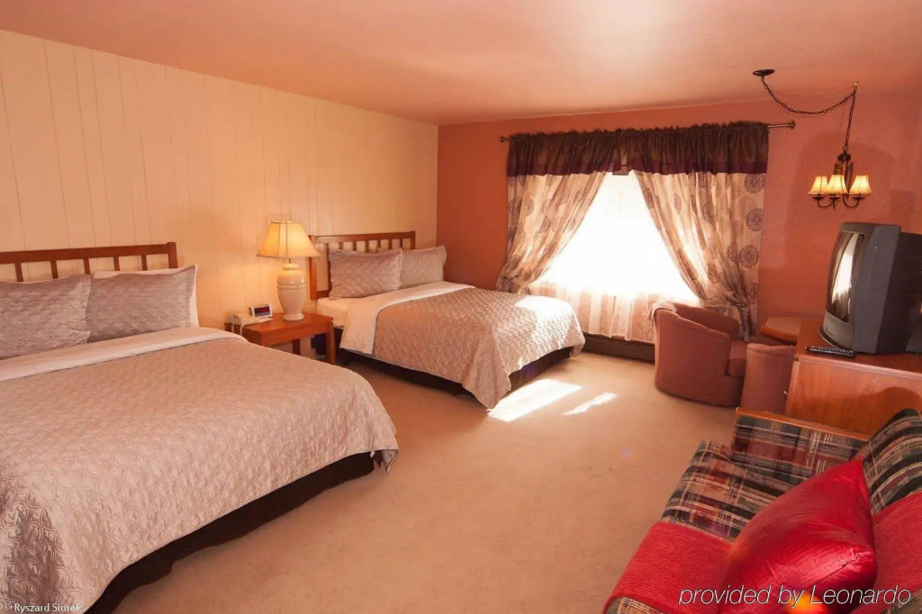 Valley Hi Hotel